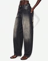 Wide-Leg Jeans in 90s Style