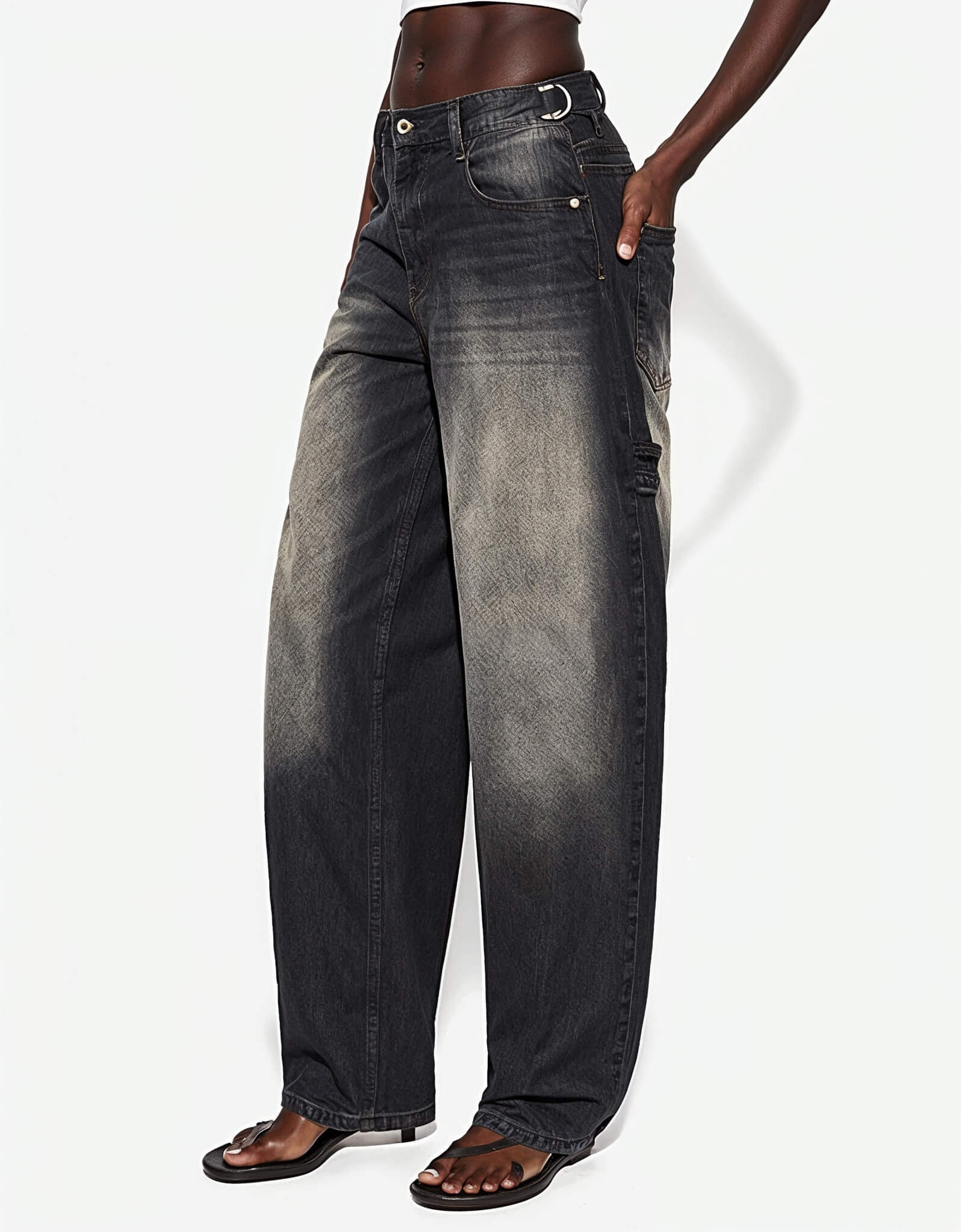 Wide-Leg Jeans in 90s Style